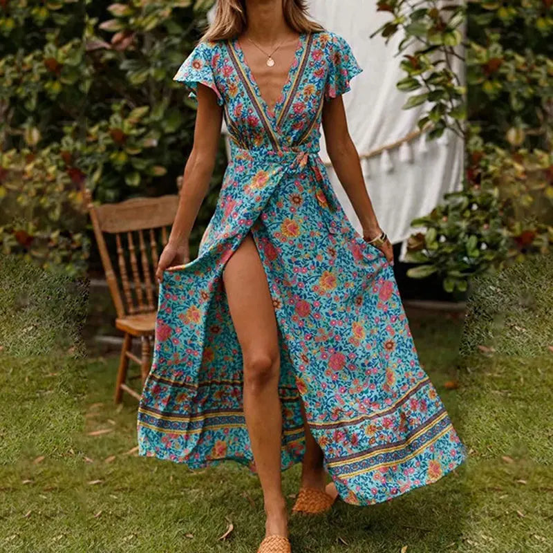 Marie - Elegantes Sommer-Maxikleid mit Rüschen, kurzen Ärmeln und tiefem V-Ausschnitt